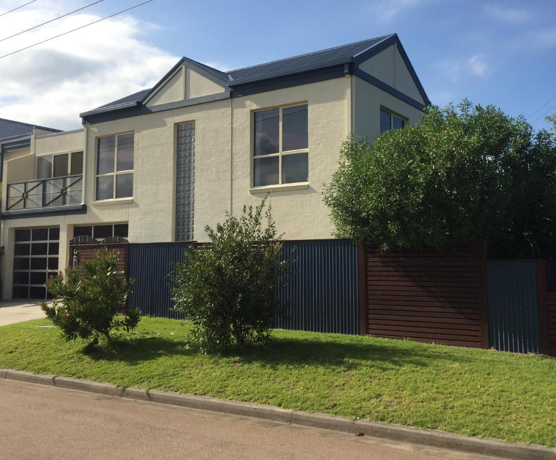 Sea Breeze On The Esplanade Villa Lakes Entrance Exterior photo