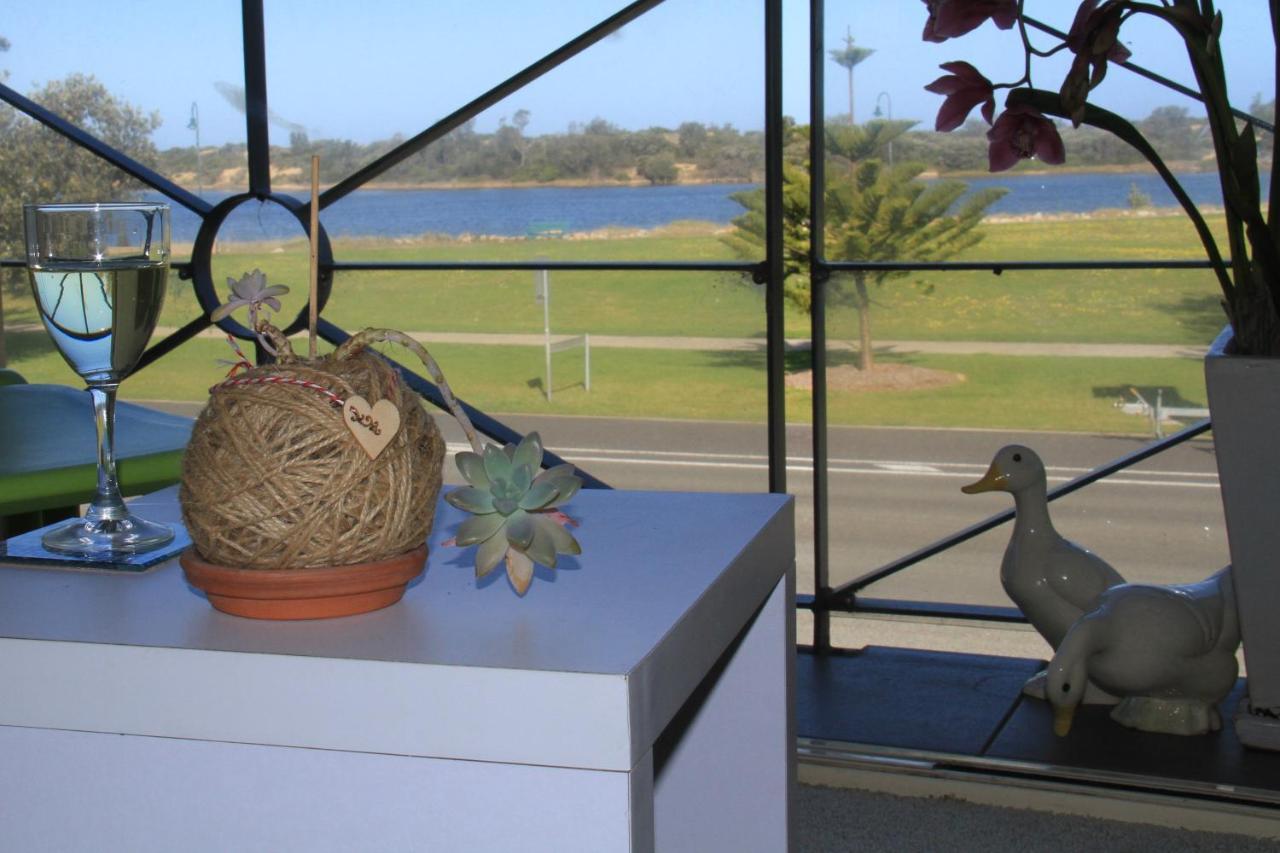 Sea Breeze On The Esplanade Villa Lakes Entrance Exterior photo